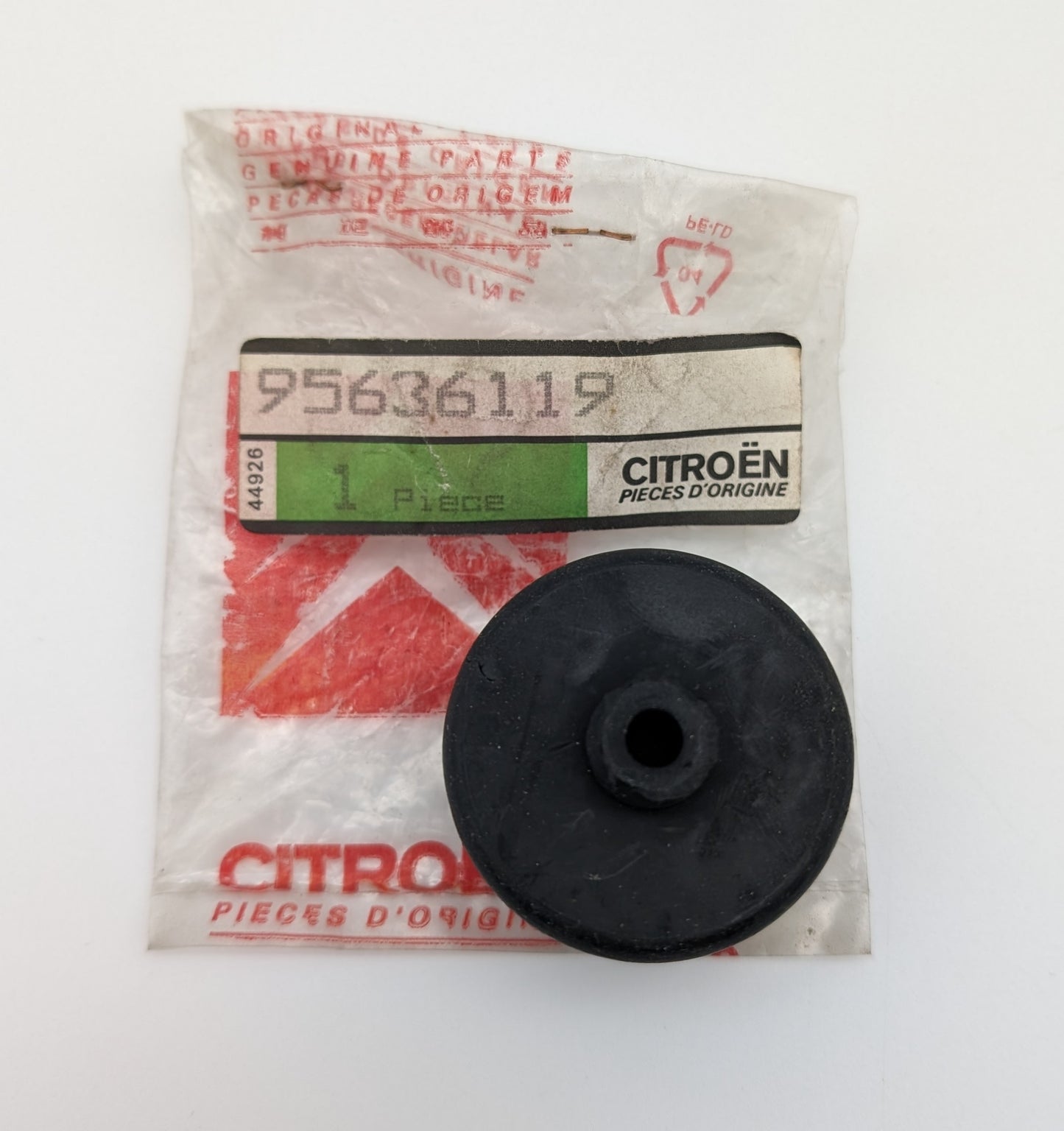 Citroen AX spare wheel retaining buffer 95636119