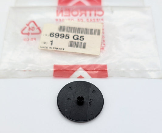 Citroen AX bulkhead retaining clip 6995G5