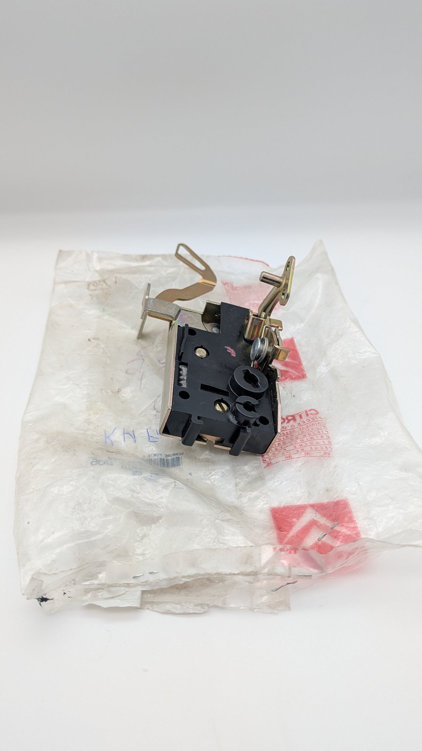Citroen AX Right Side Door Catch Lock, 96 038 805, 96038805