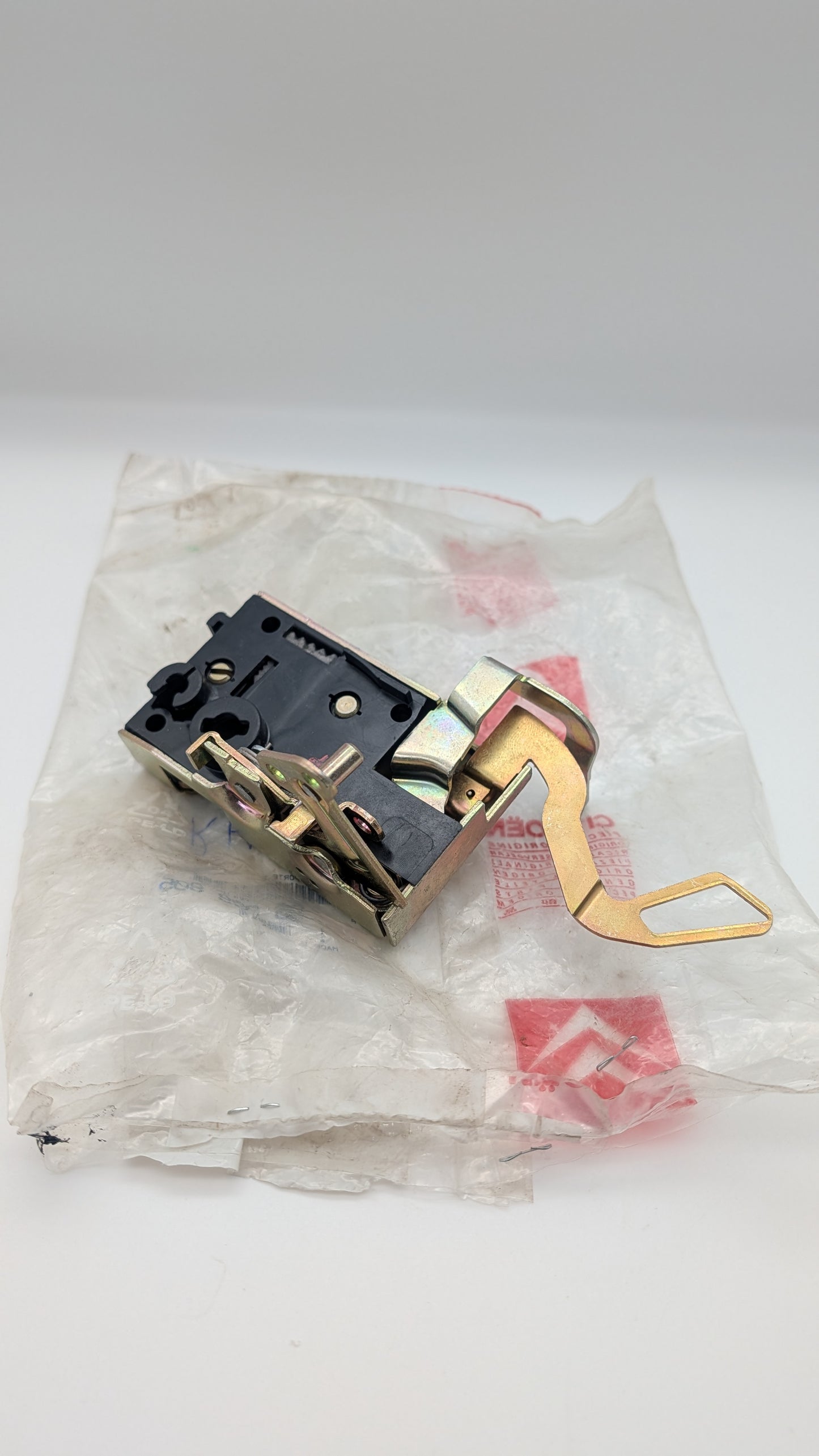 Citroen AX Right Side Door Catch Lock, 96 038 805, 96038805