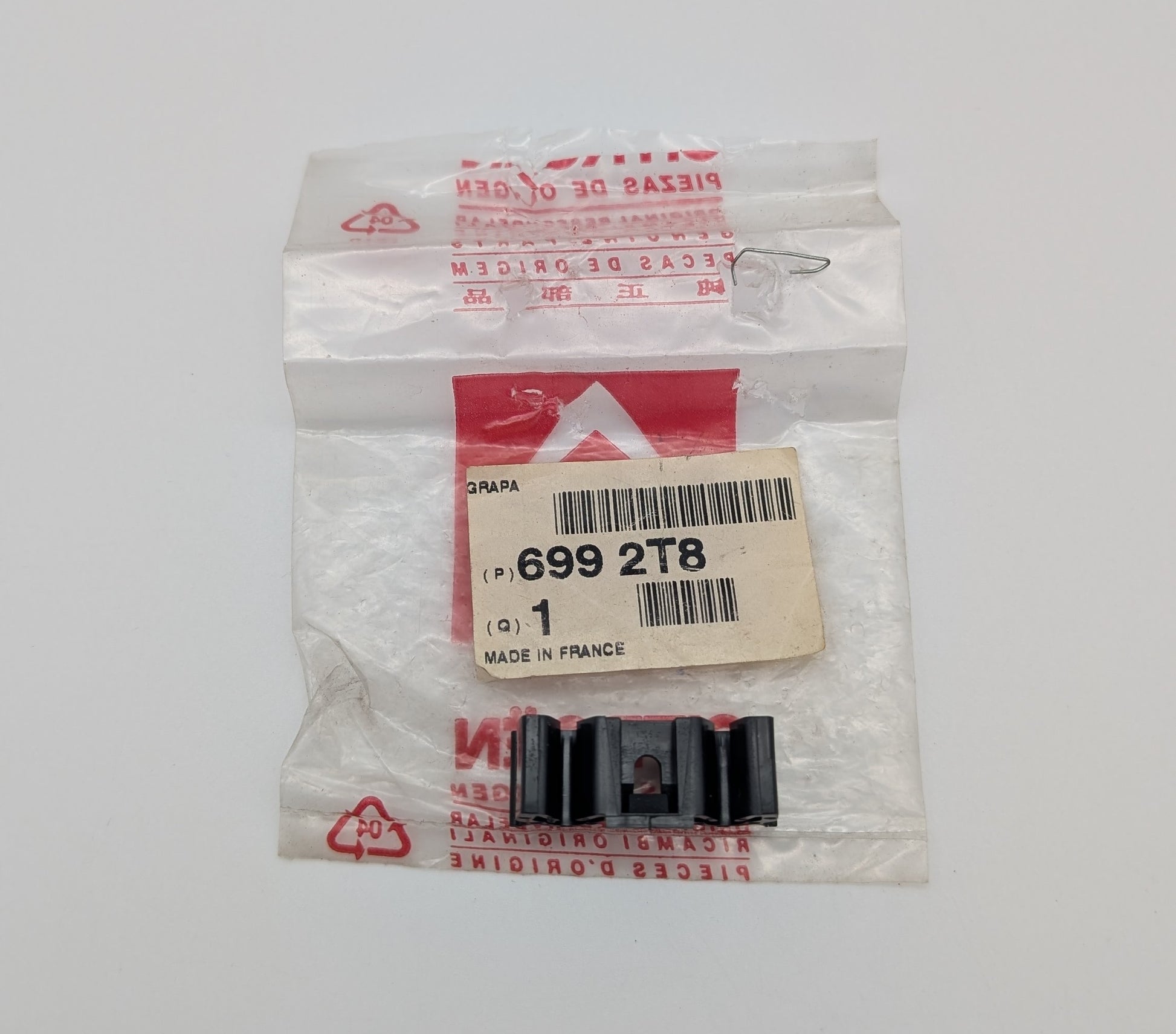 Citroen AX Brake Pipe Clip/ Hog Ring. 6992t8