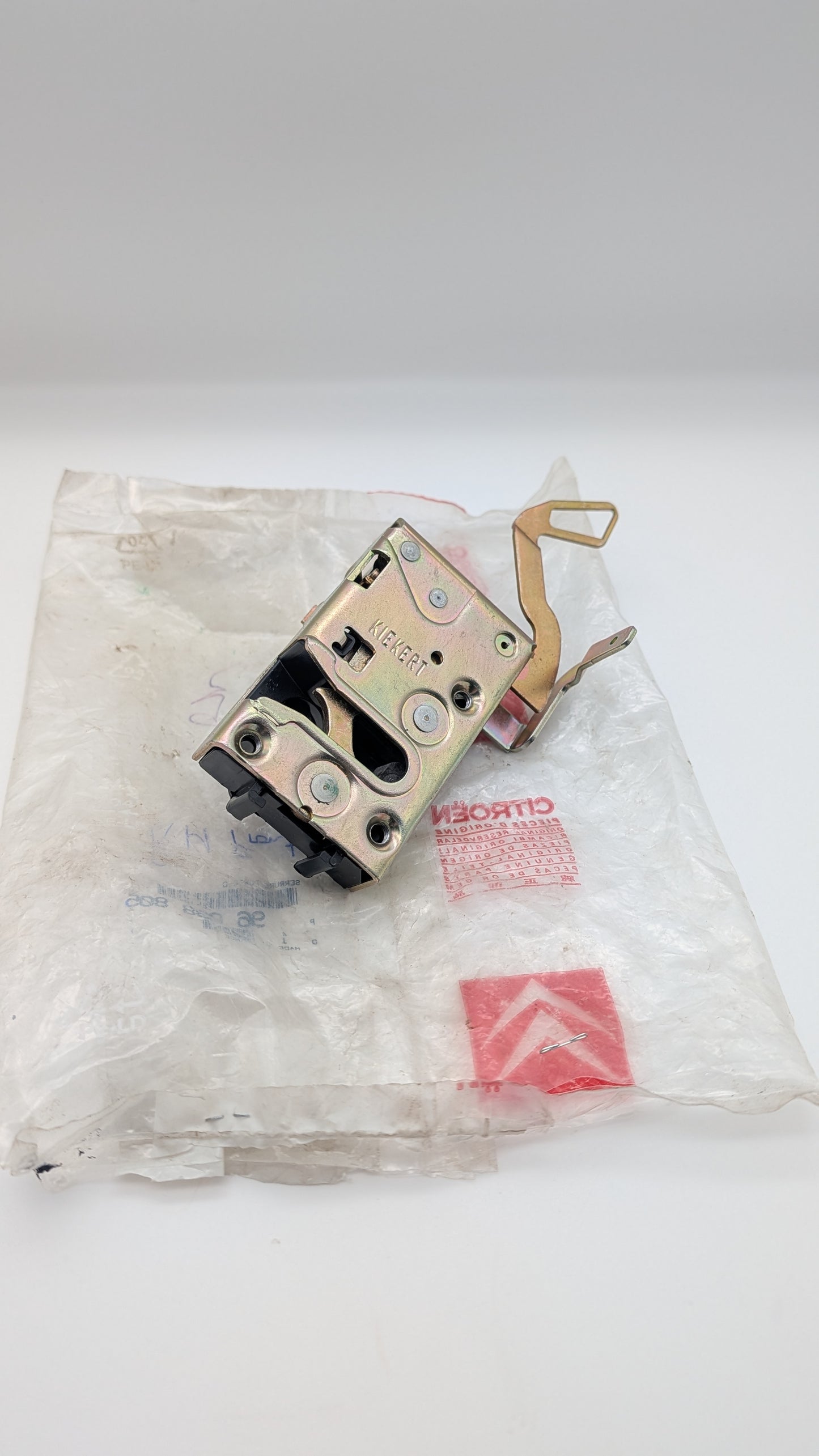 Citroen AX Right Side Door Catch Lock, 96 038 805, 96038805