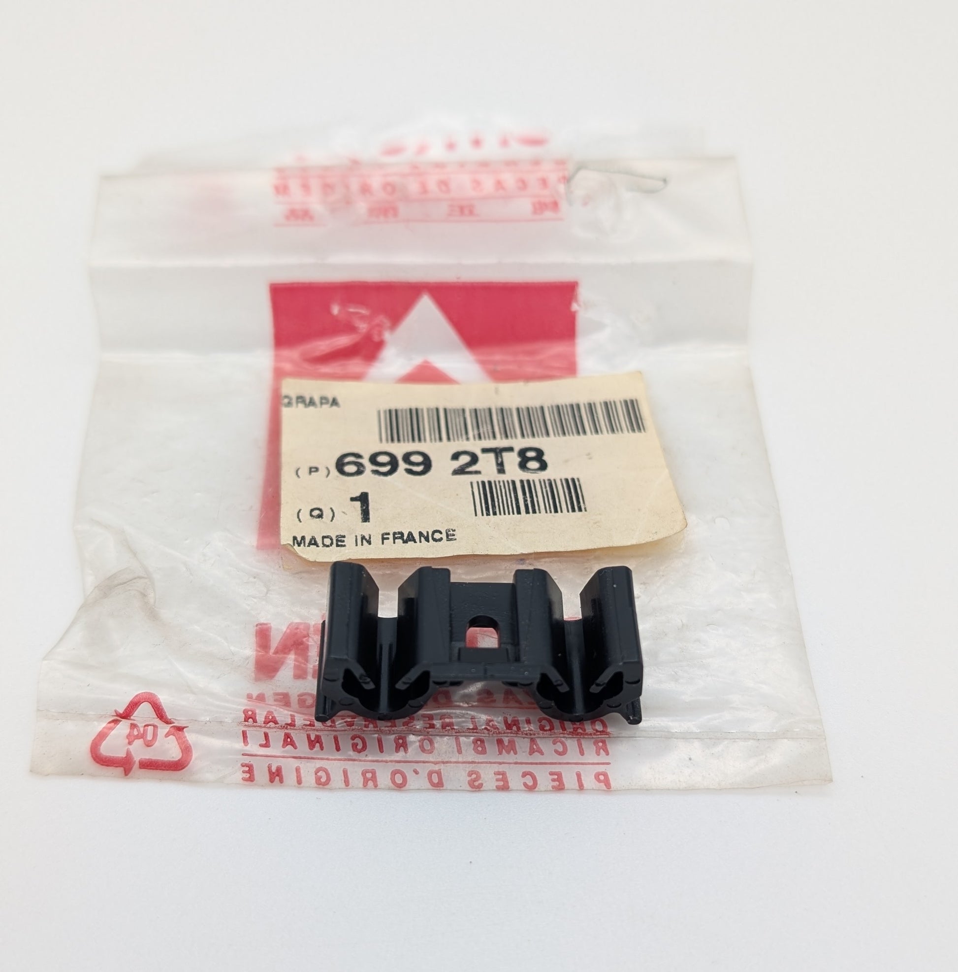 Citroen AX Brake Pipe Clip/ Hog Ring. 6992t8