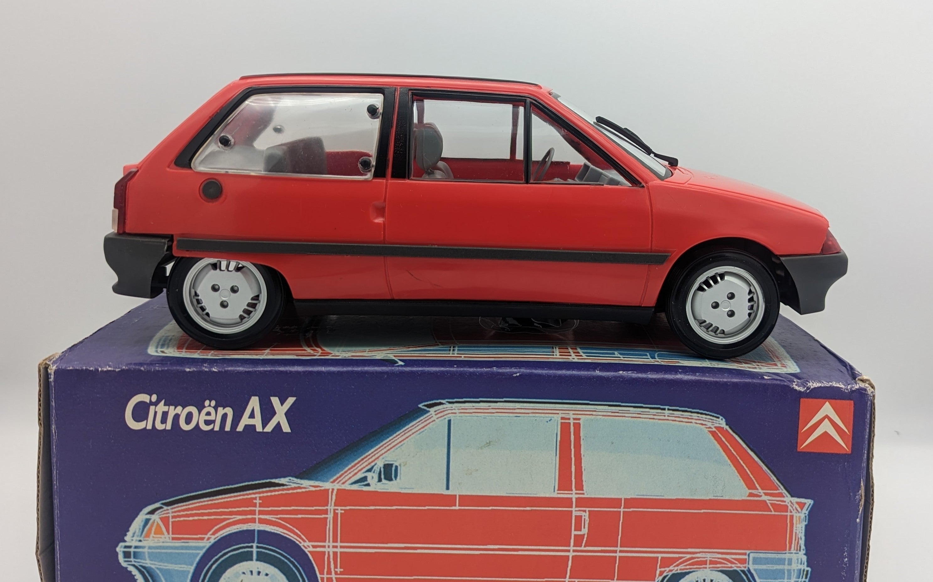 CITROEN BX Vert Pale JOUET MONT BLANC 1:12 de reference CITROEN BX Vert Pale JOUET MONT BLANC 1:12 de reference